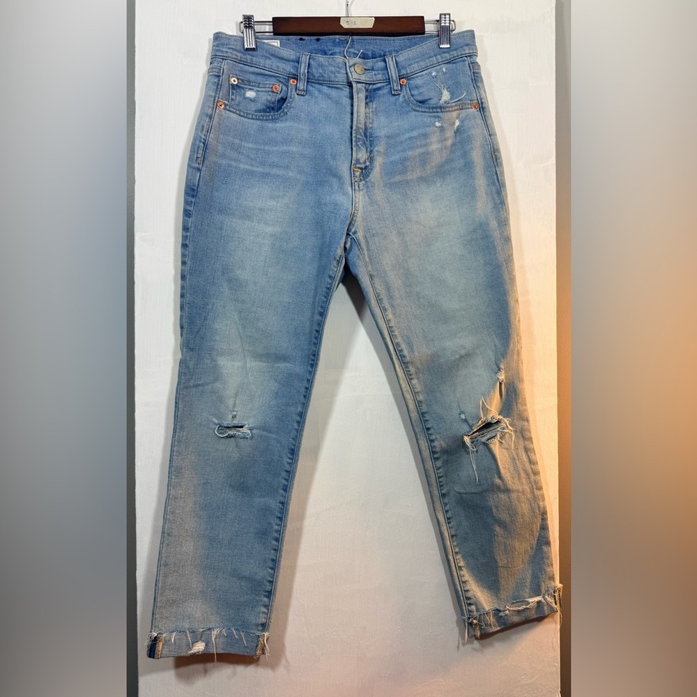 GAP Girlfriend Mid Rise Size 6 Denim Light Blue Cut-Off Jeans